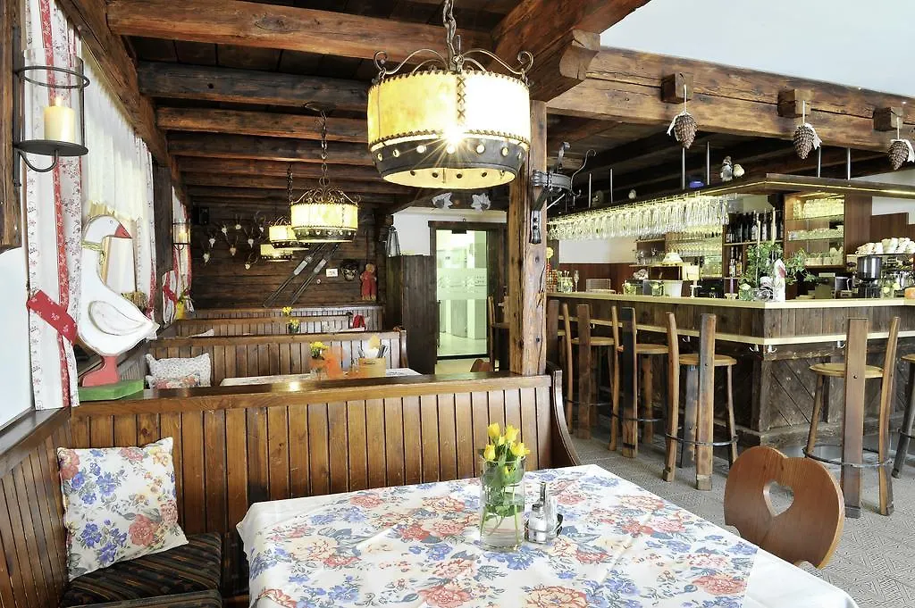 Familienhotel Moos-Alm-1